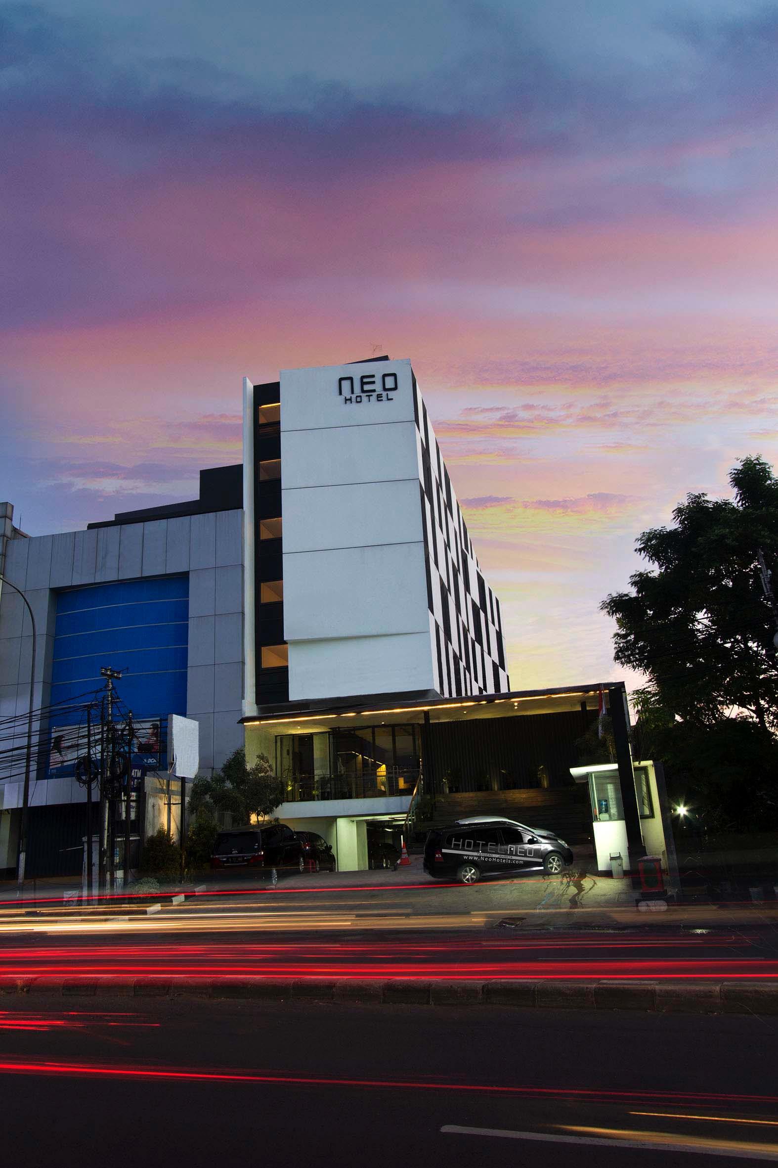 Neo Hotel Tendean Jakarta By Aston Екстериор снимка