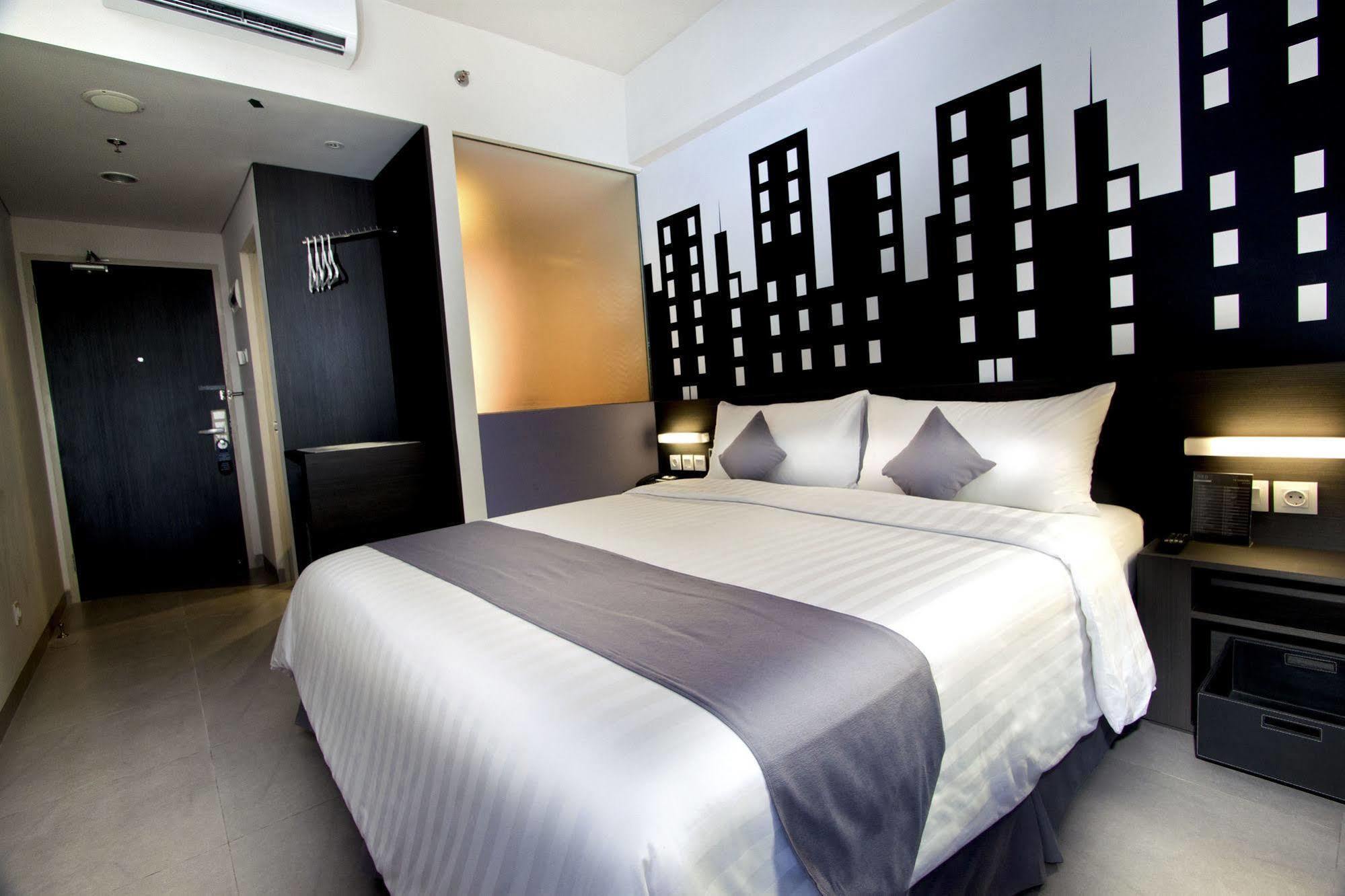 Neo Hotel Tendean Jakarta By Aston Екстериор снимка