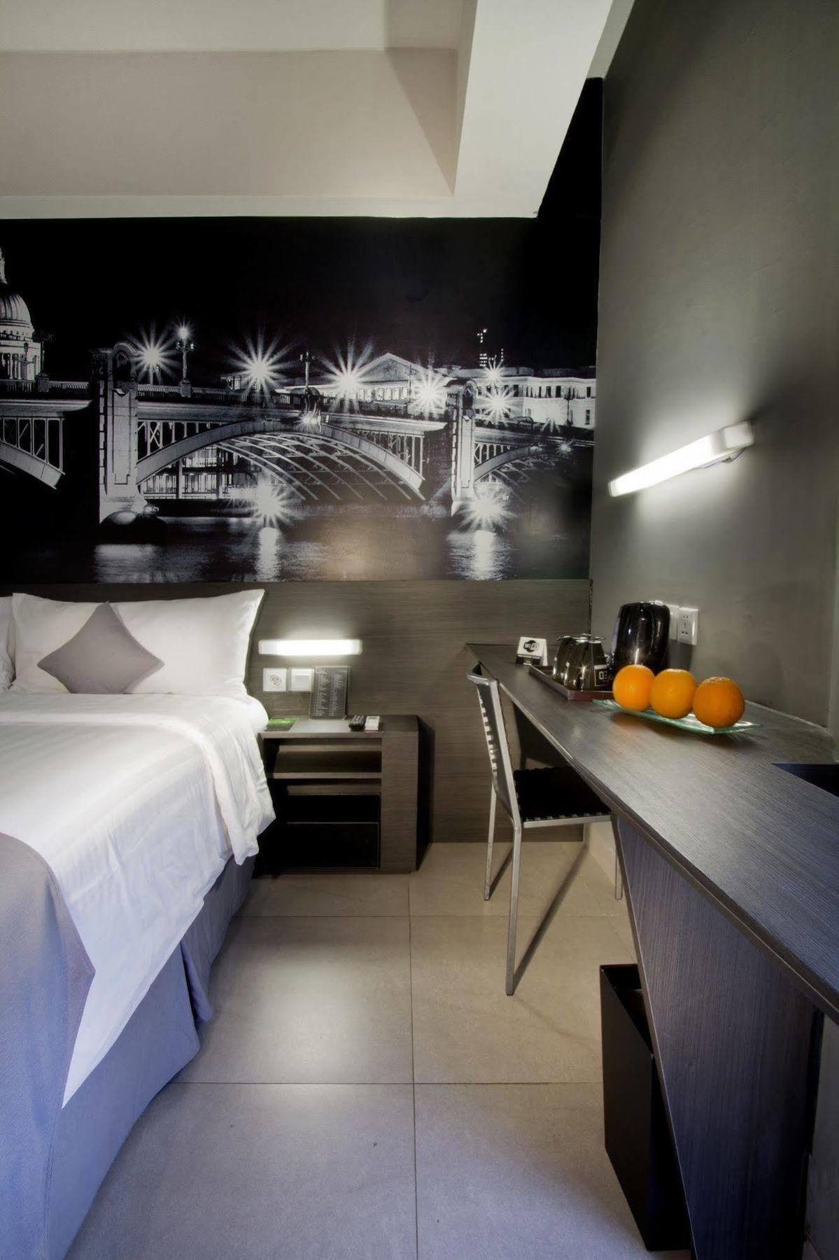 Neo Hotel Tendean Jakarta By Aston Екстериор снимка