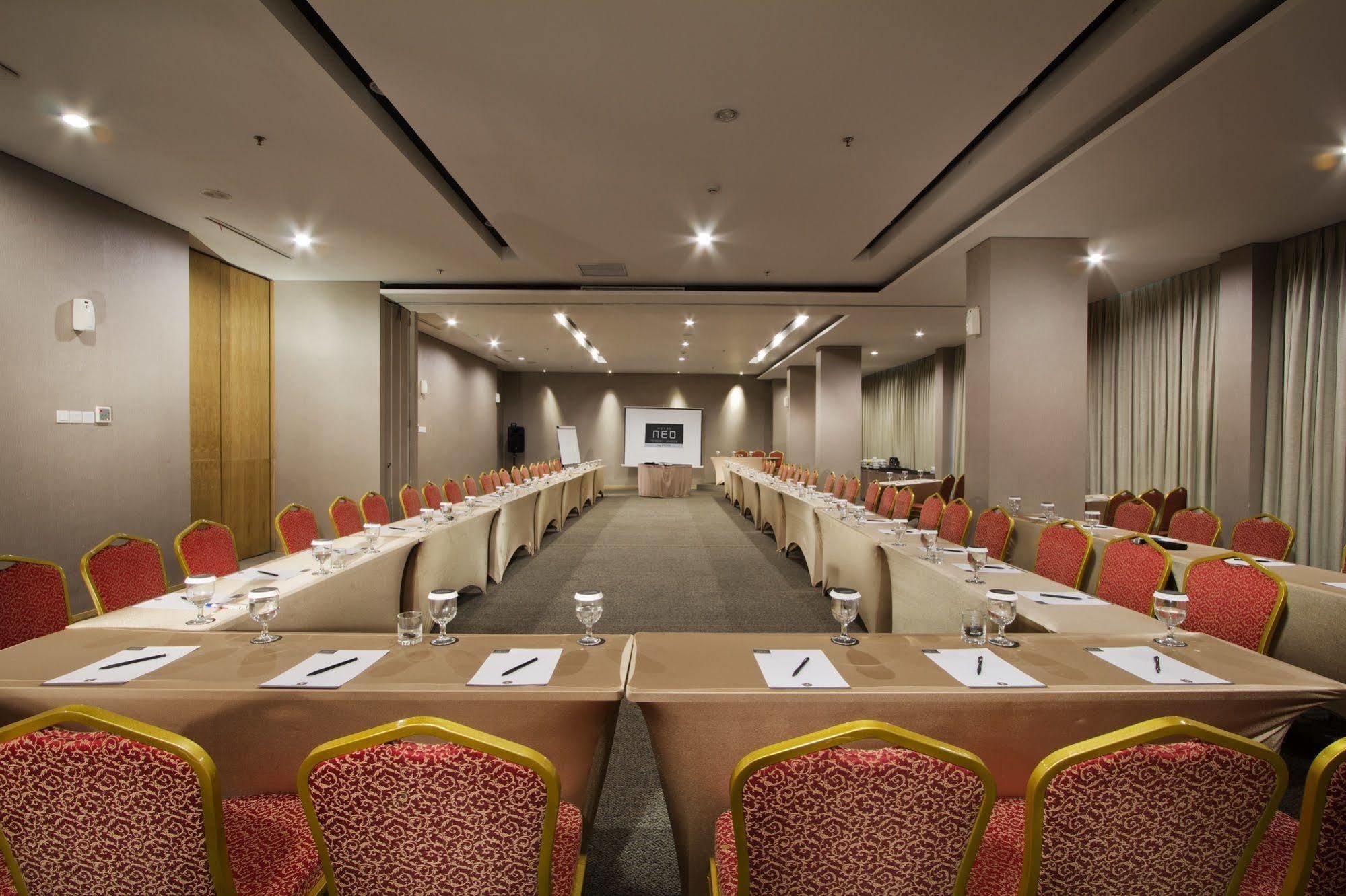 Neo Hotel Tendean Jakarta By Aston Екстериор снимка