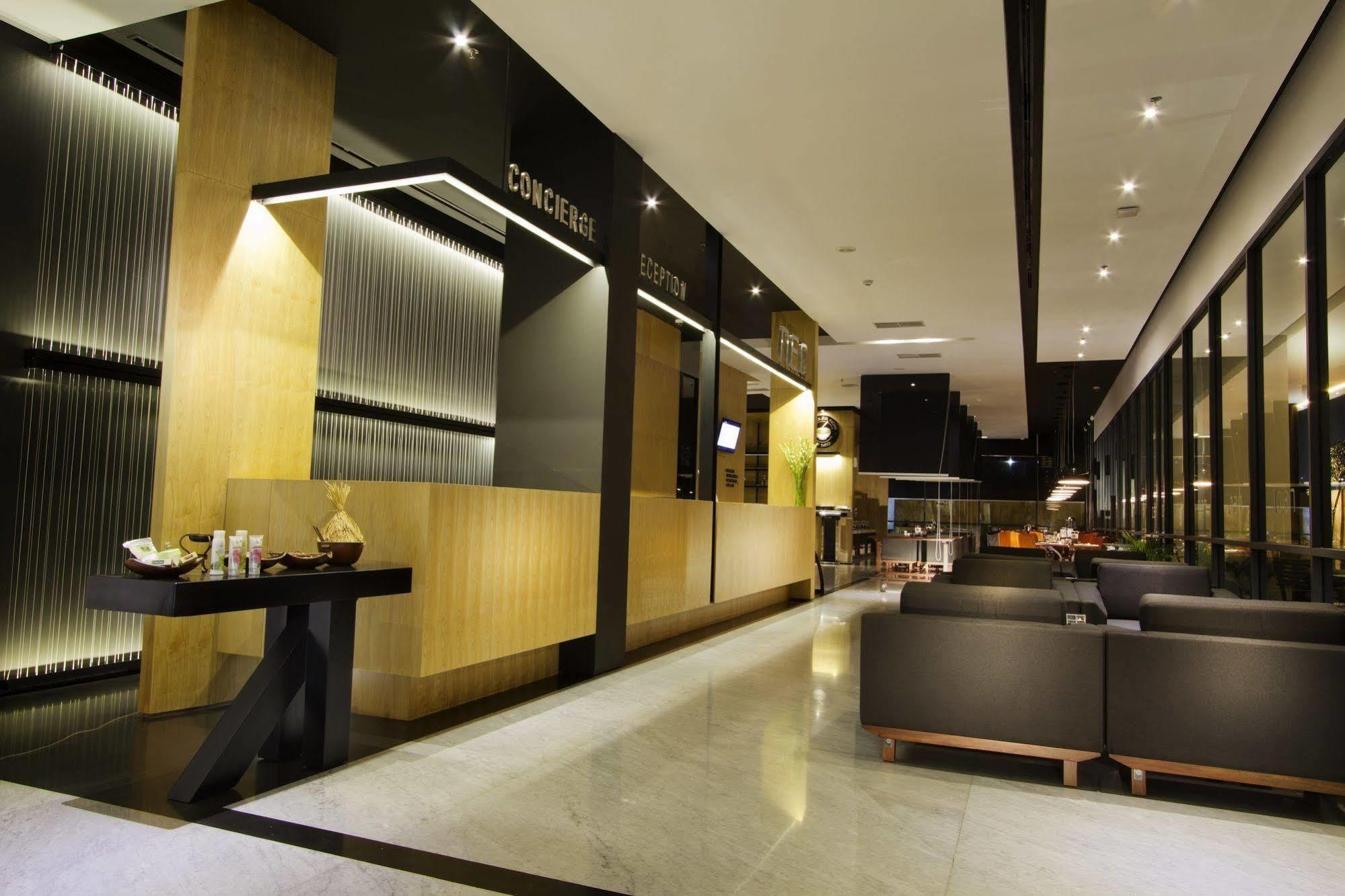 Neo Hotel Tendean Jakarta By Aston Екстериор снимка