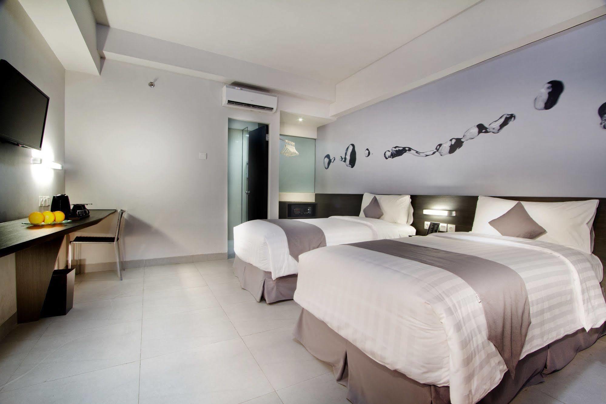 Neo Hotel Tendean Jakarta By Aston Екстериор снимка