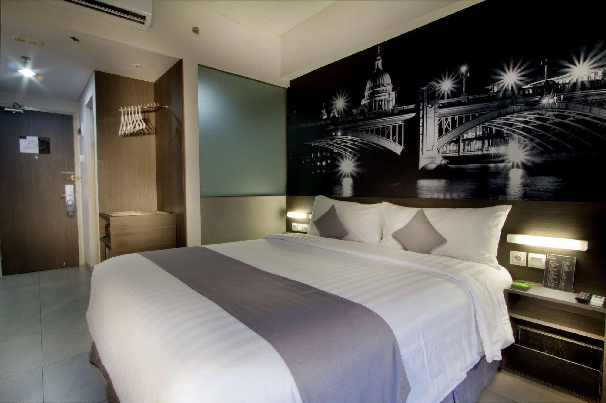 Neo Hotel Tendean Jakarta By Aston Екстериор снимка