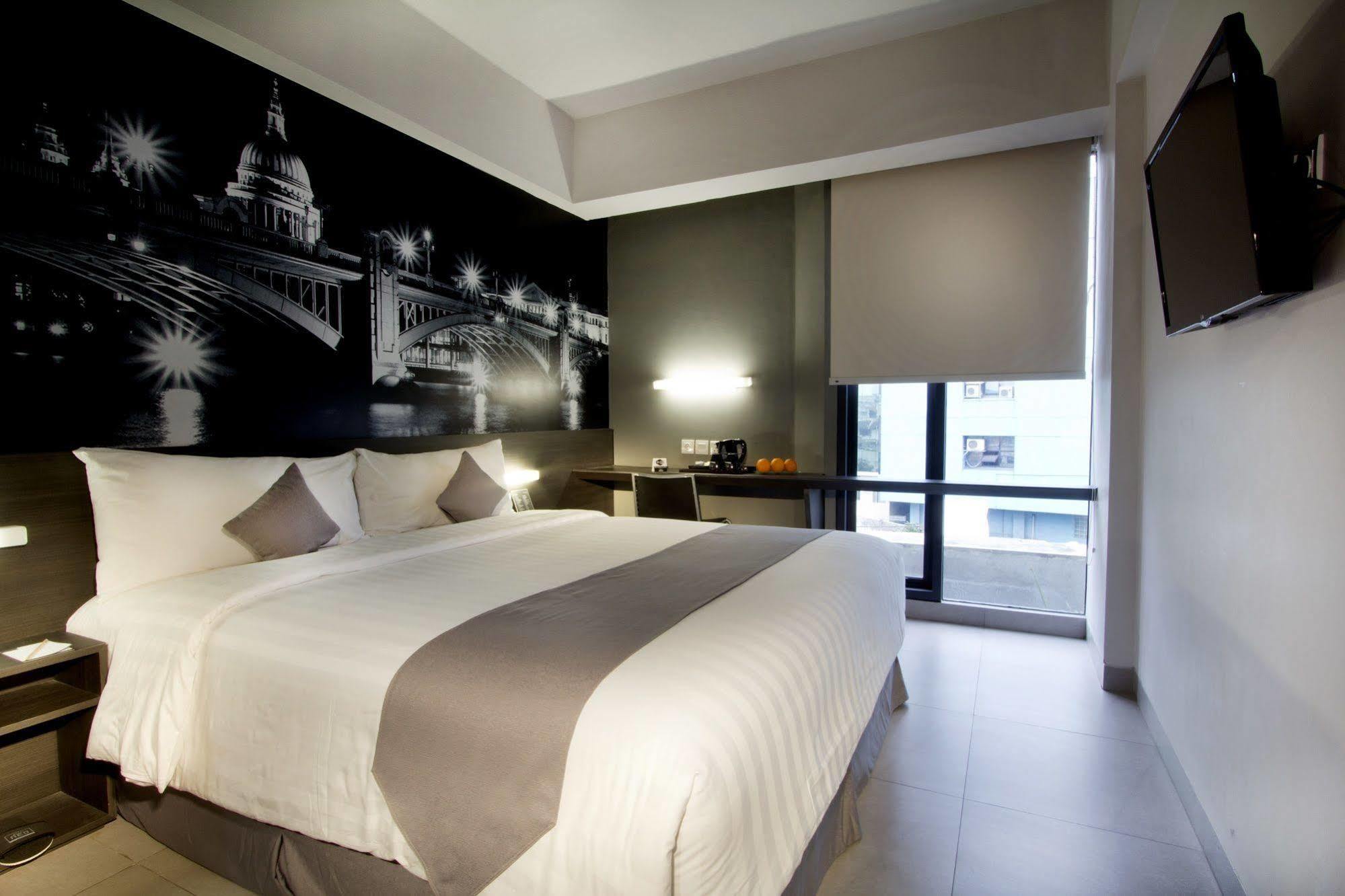 Neo Hotel Tendean Jakarta By Aston Екстериор снимка