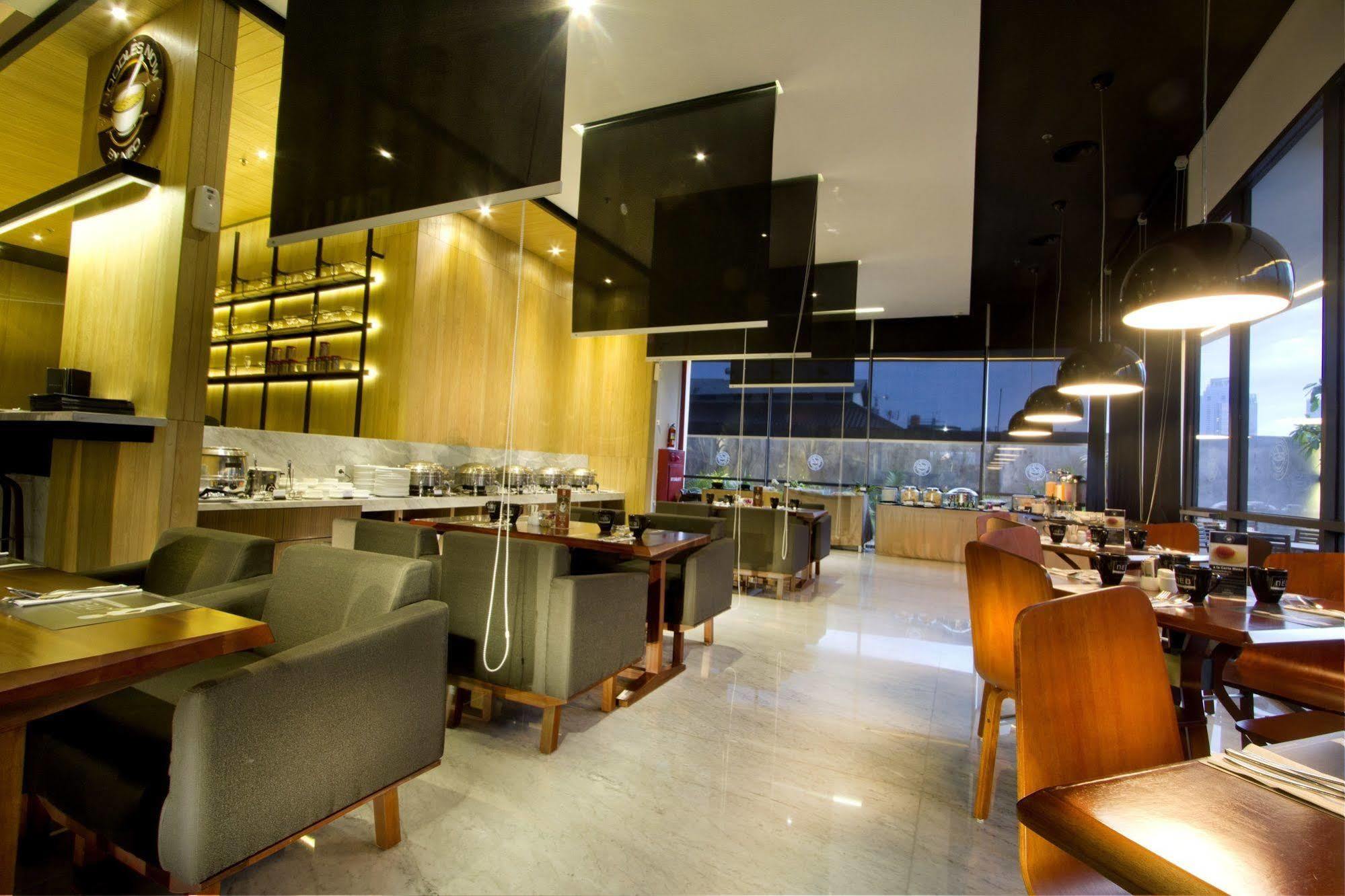 Neo Hotel Tendean Jakarta By Aston Екстериор снимка