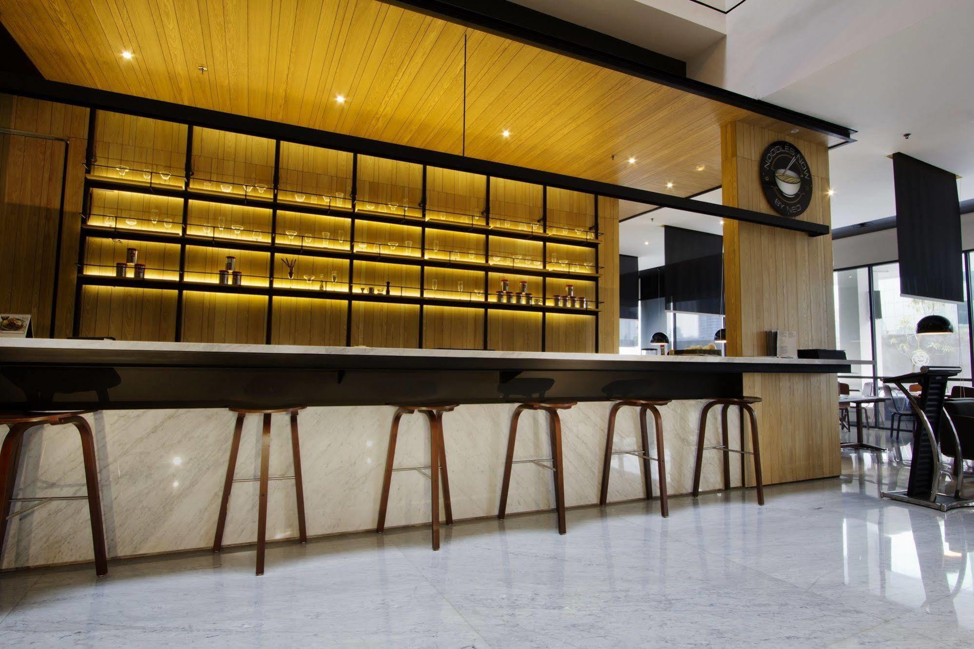 Neo Hotel Tendean Jakarta By Aston Екстериор снимка