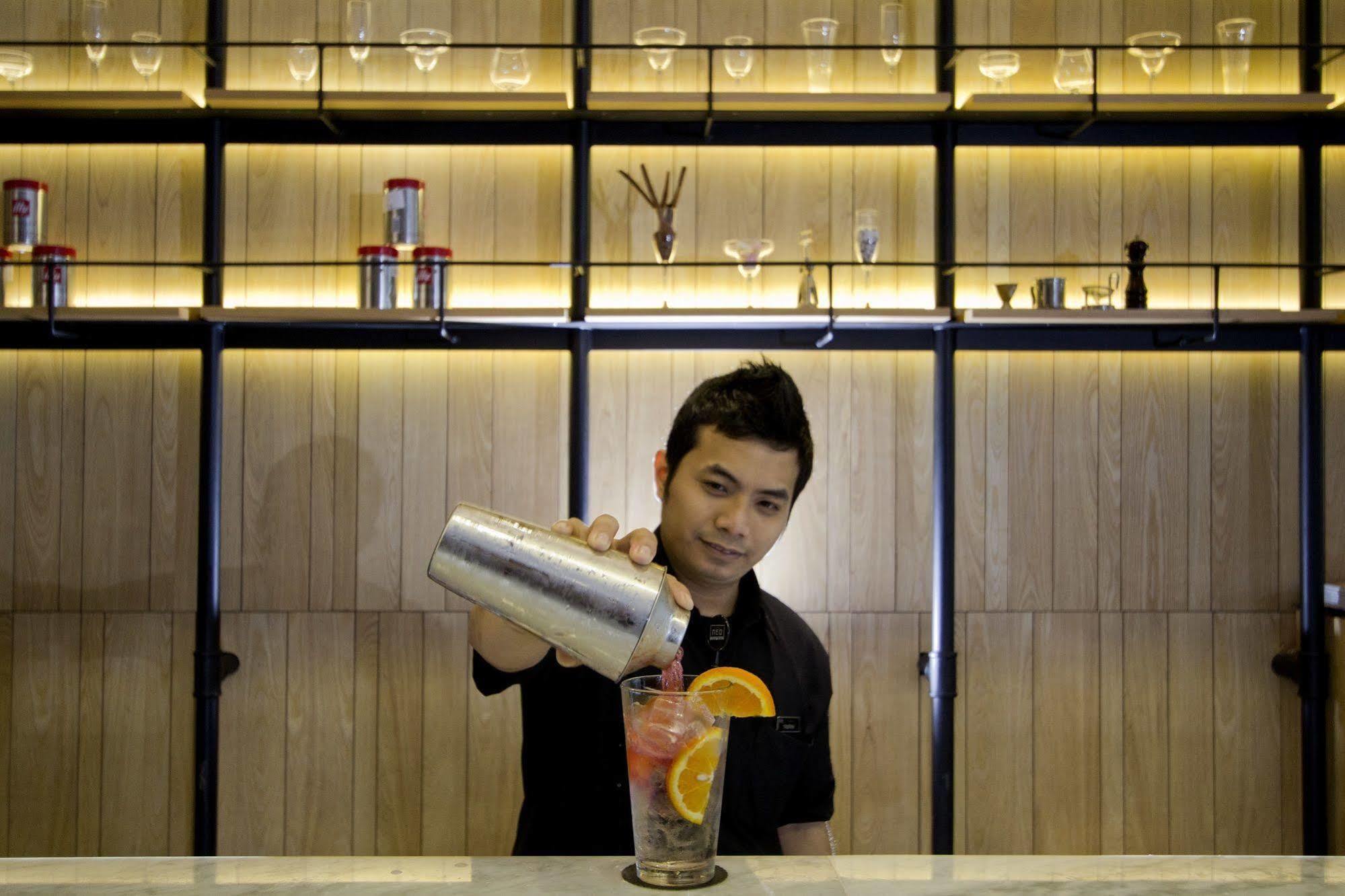 Neo Hotel Tendean Jakarta By Aston Екстериор снимка