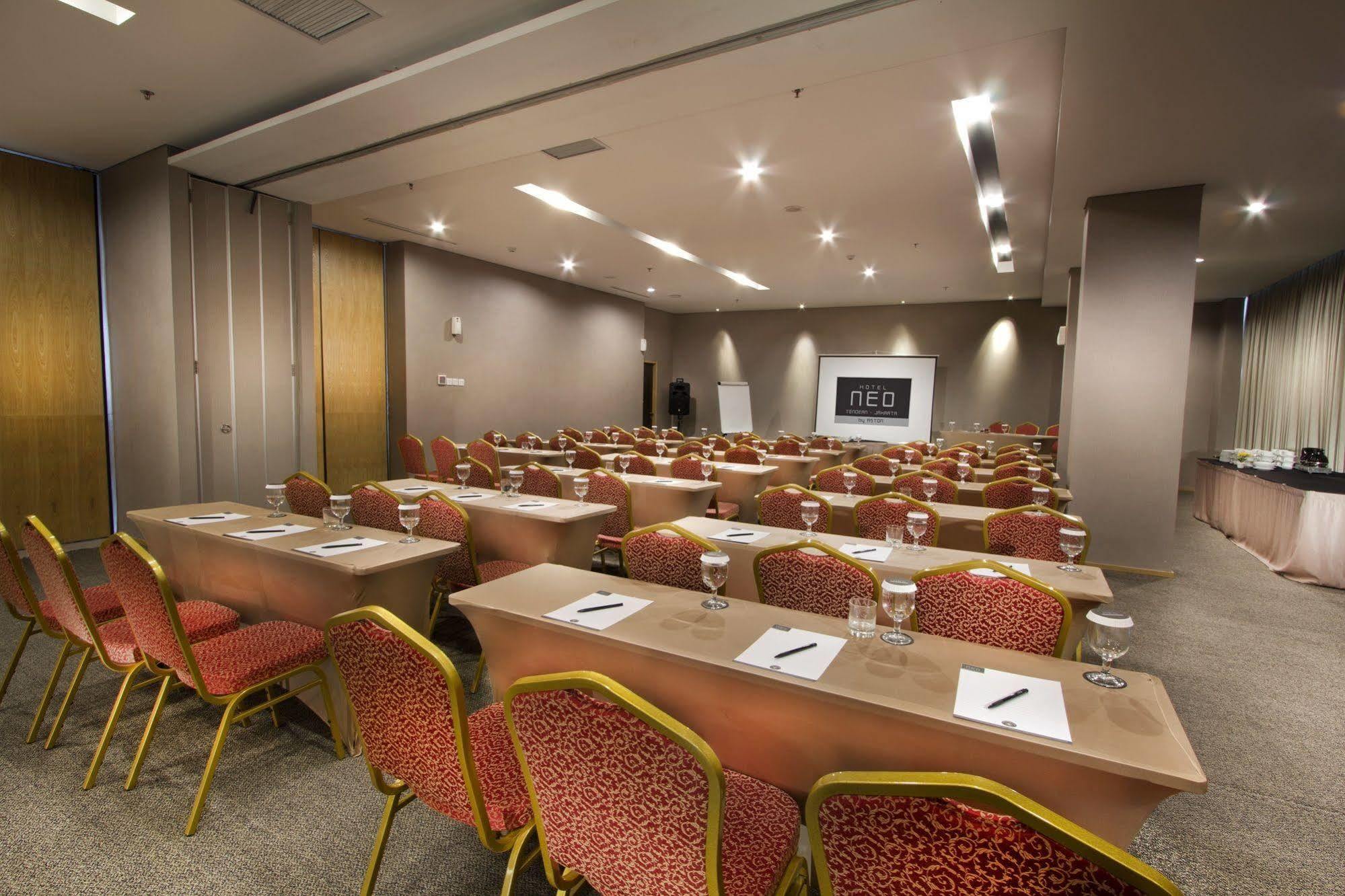 Neo Hotel Tendean Jakarta By Aston Екстериор снимка