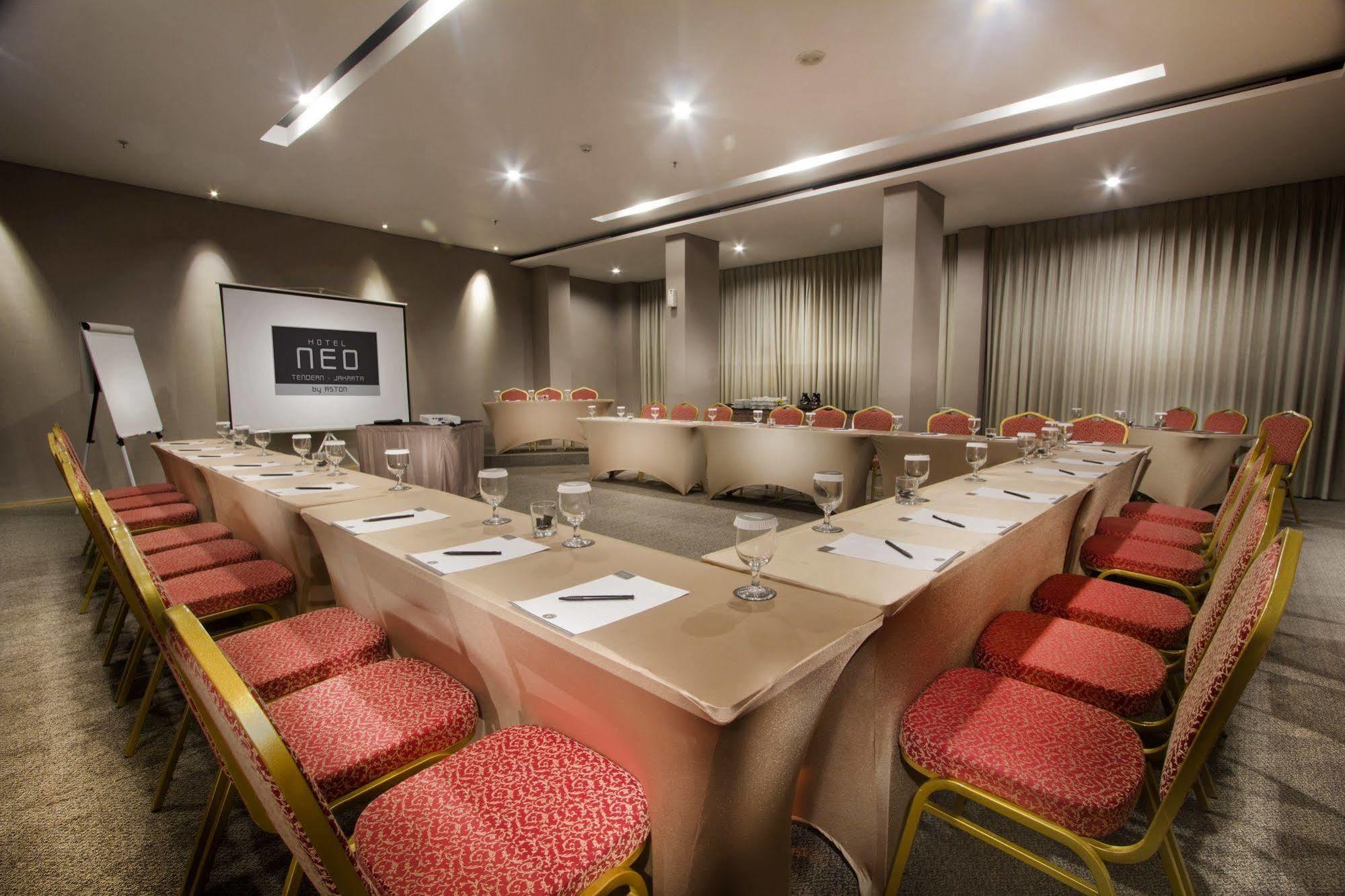 Neo Hotel Tendean Jakarta By Aston Екстериор снимка